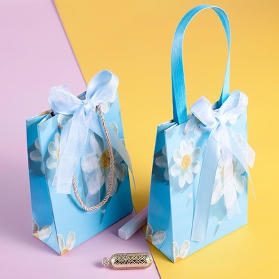 Fresh White Chrysanthemum Pattern Sky Blue Cardboard Gift Bags With Ribbon Fashion Tote Bag
